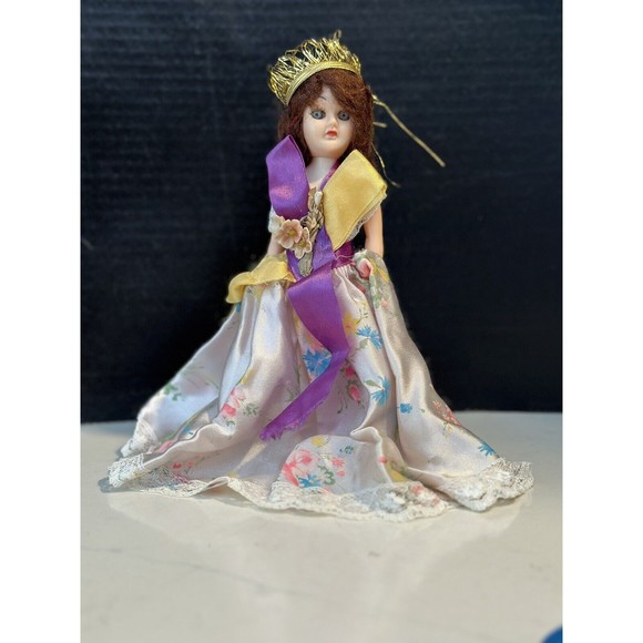 ARCO Accents Miss England Doll Vintage Arco Gas Station Dolls Of